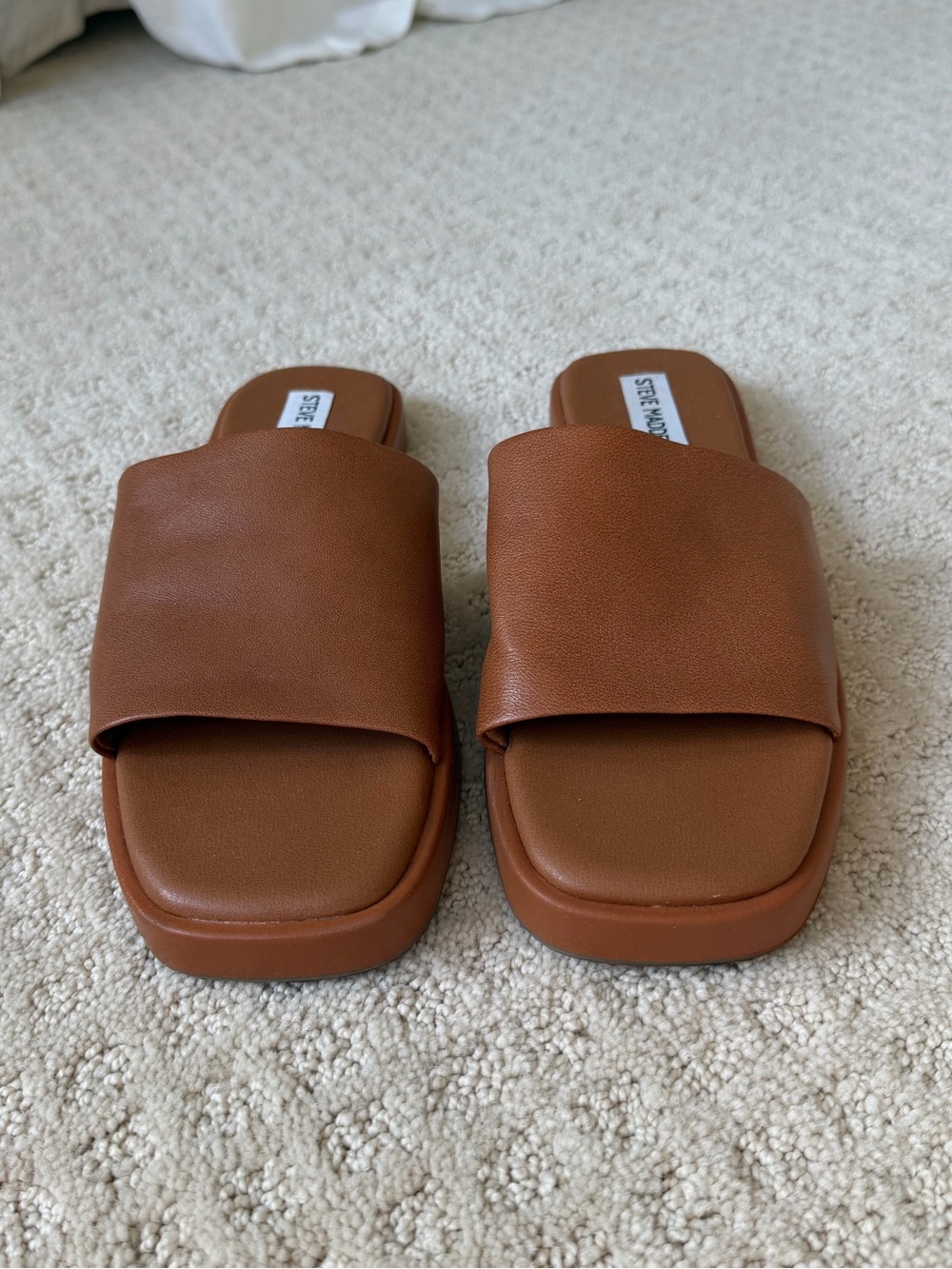 Steve Madden Cognac Wide-Band Slide Sandals, size 8 - Picture 3 of 7